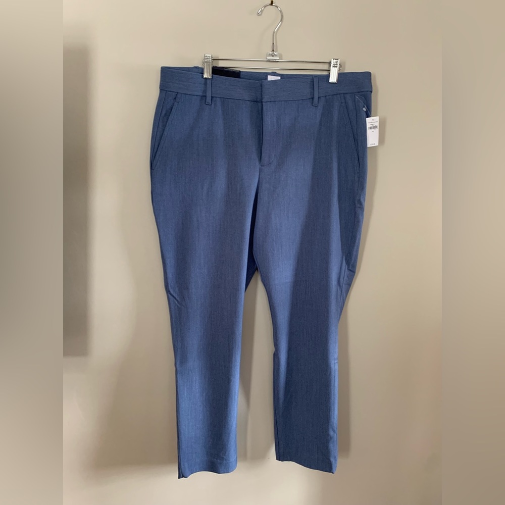 NWT Gap crop pants. Size 14.